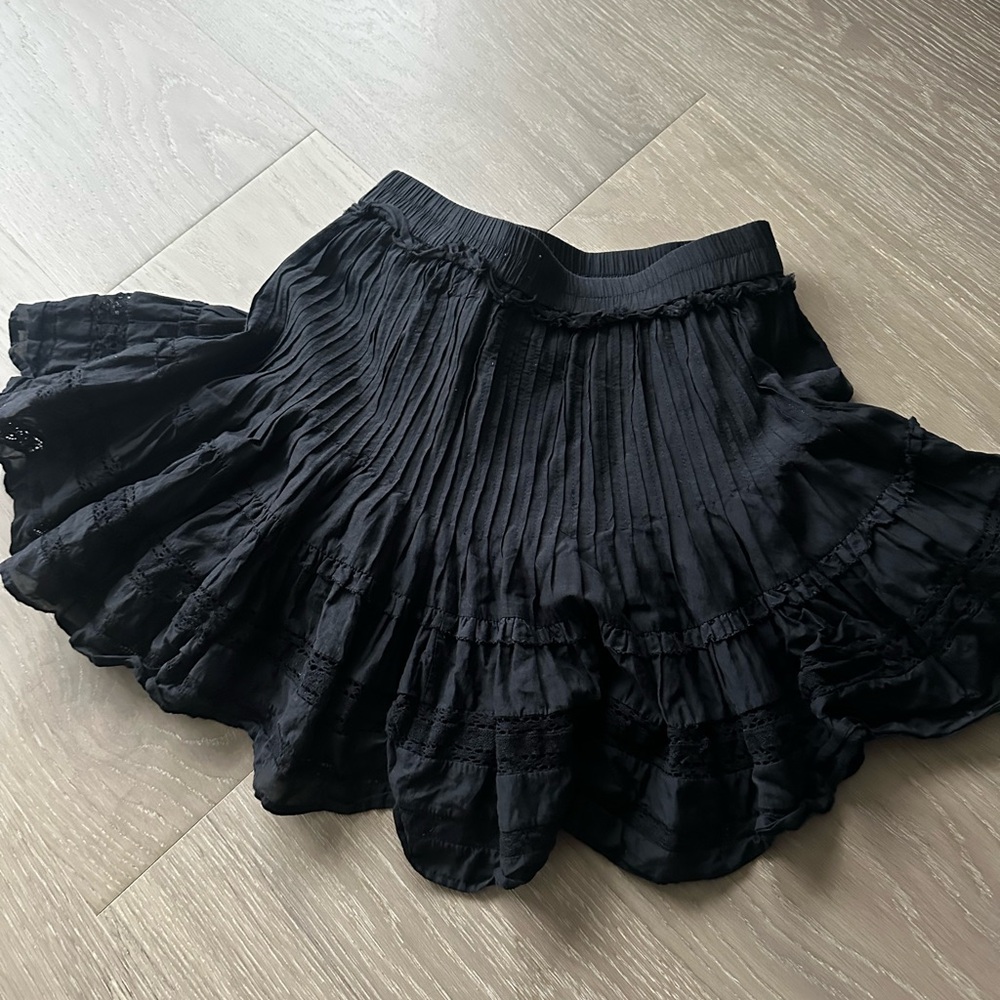 Elegant Black Pleated Skirt from Aritzia